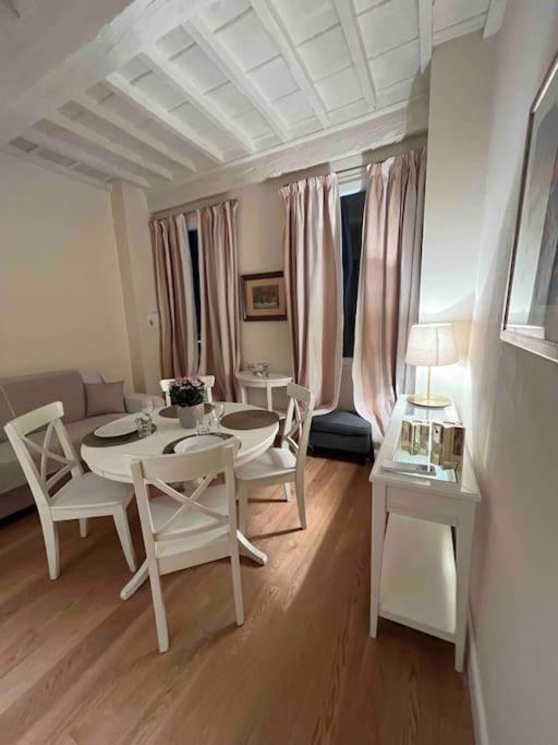 Appartement Cozy Santa Maria Novella Uffizi Duomo 2Beds-2Baths à Florence Extérieur photo
