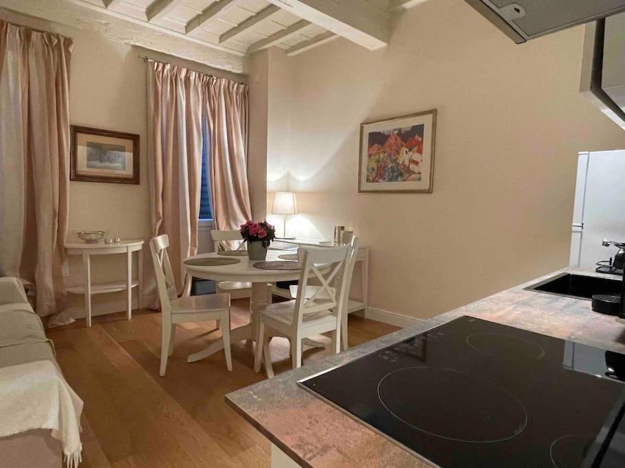 Appartement Cozy Santa Maria Novella Uffizi Duomo 2Beds-2Baths à Florence Extérieur photo